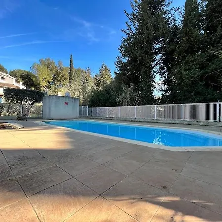 Paisible Avec Piscine 公寓